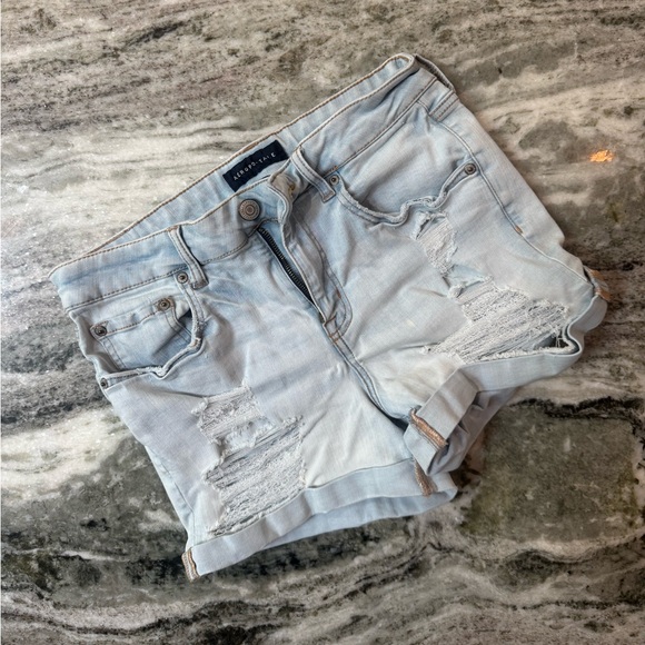 Aeropostale Light Wash Distressed Jean Shorts High Rise Midi 
8 Reg - Picture 1 of 4